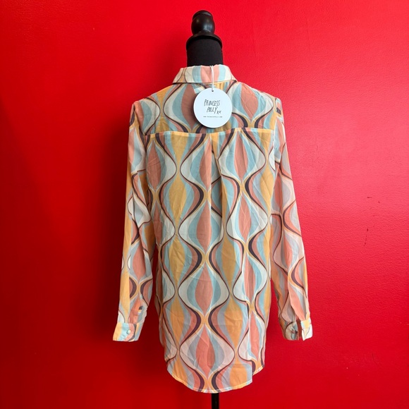 Retro Patterned Button-Up Shirt - Picture 5 of 9